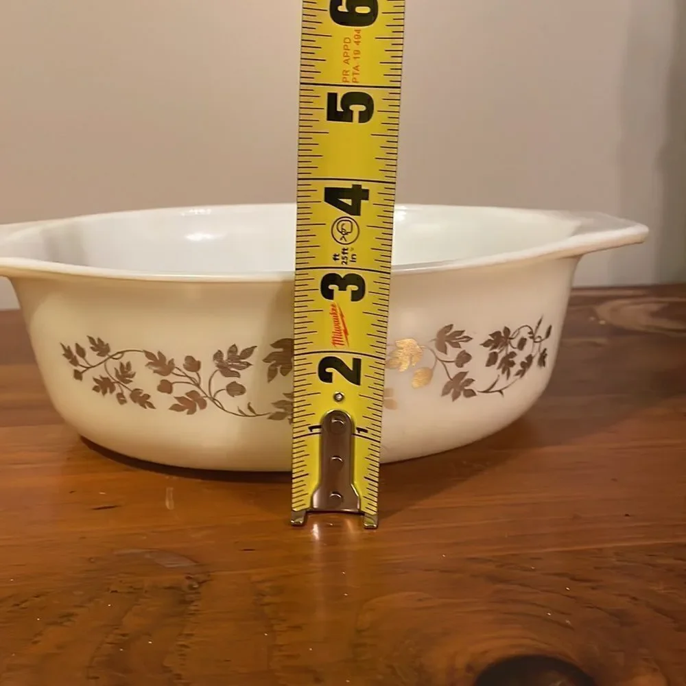 Pyrex Empire Golden Scroll Casserole Dish 1 1/2 quart